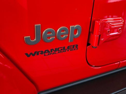 Used 2022 Jeep Wrangler Unlimited Rubicon AWD/4WD image 15