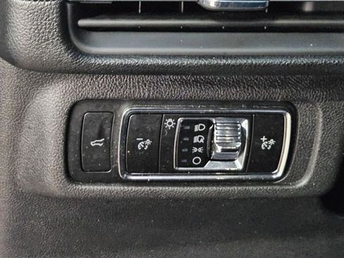 Used 2023 Lincoln Corsair FWD w/ Rear Removable Package Tray image 11