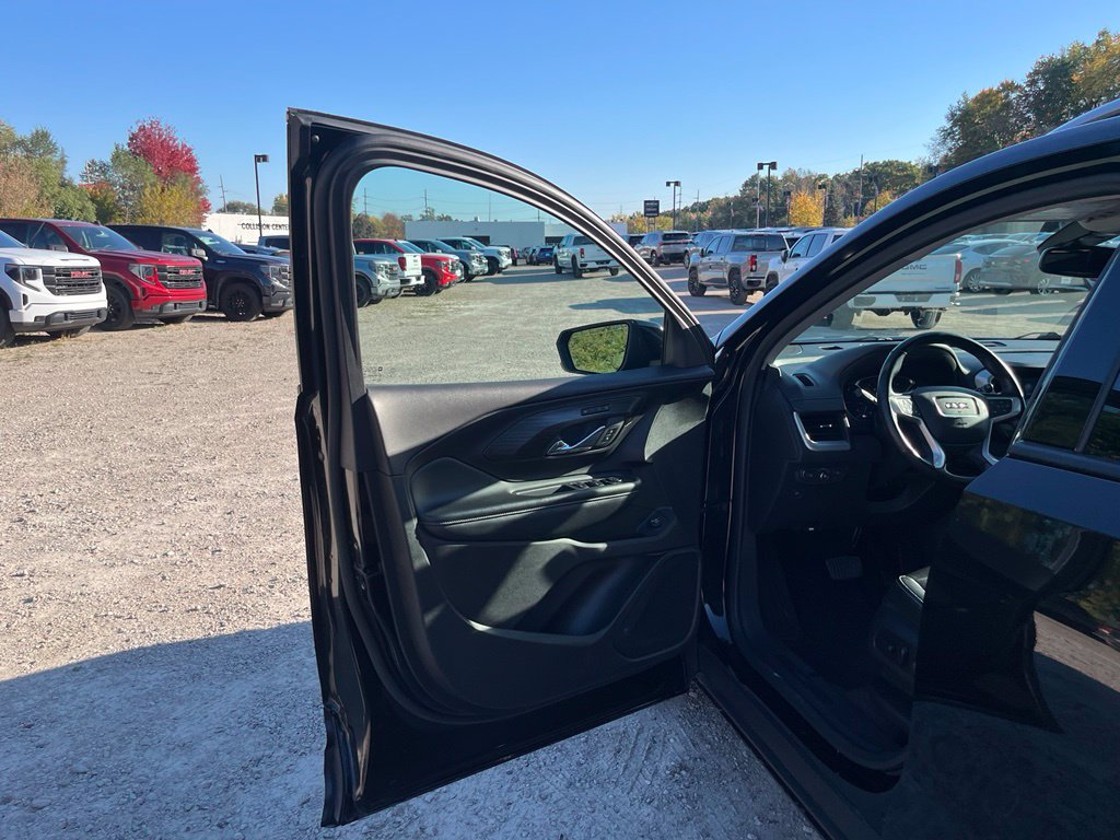 Used 2024 GMC Terrain SLT FWD image 16