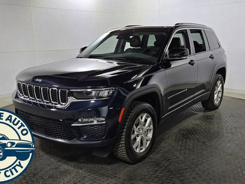 Used 2024 Jeep Grand Cherokee Limited AWD/4WD image 3