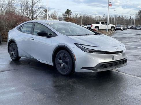 Used 2024 Toyota Prius LE image 7