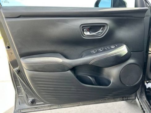 Used 2025 Honda HR-V Sport image 12