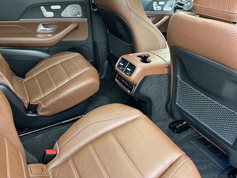 Used 2025 Mercedes-Benz GLS 450 4MATIC image 31