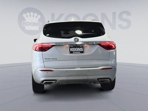 Used 2024 Buick Enclave Essence w/ Experience Buick Package FWD image 10