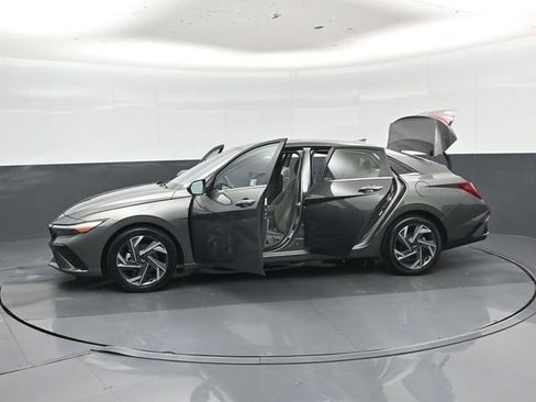 Used 2025 Hyundai Elantra SEL FWD image 49
