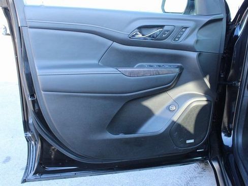 Used 2022 GMC Acadia Denali w/ Denali Ultimate Package image 10