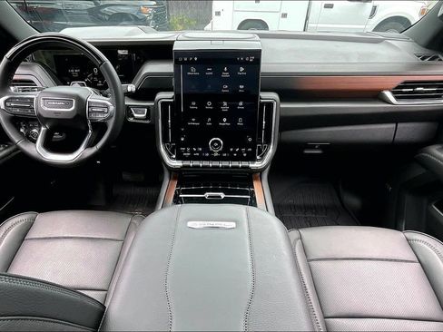 Used 2025 GMC Yukon Denali w/ Denali Reserve Package AWD/4WD image 7