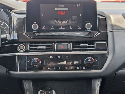 Used 2024 Nissan Pathfinder SV FWD image 17