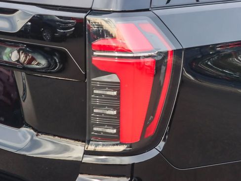 New 2026 Chevrolet Suburban LS image 8