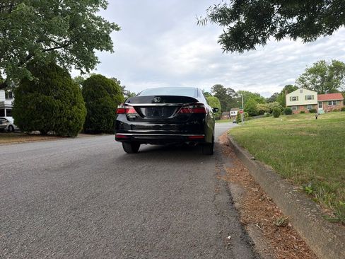 Used 2016 Honda Accord LX image 5