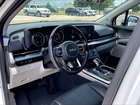 Used 2023 Kia Carnival LX FWD image 14