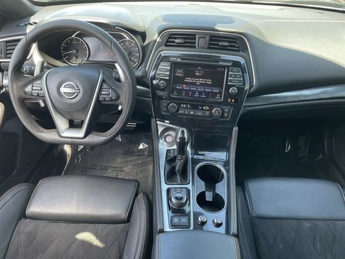 Used 2023 Nissan Maxima SR w/ Sport Mat Group FWD image 14