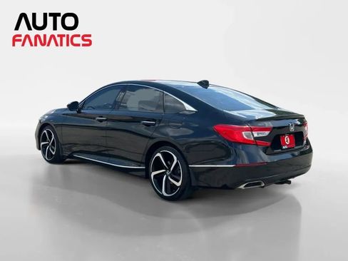 Used 2018 Honda Accord Touring image 3