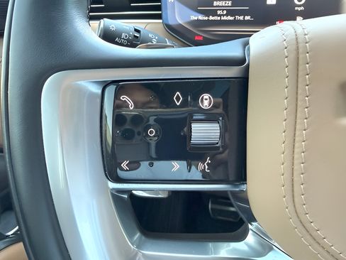 Certified 2025 Land Rover Range Rover SE AWD/4WD image 20