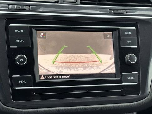 Used 2021 Volkswagen Tiguan S image 14