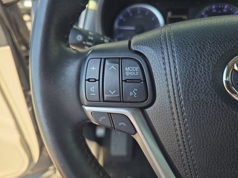 Used 2018 Toyota Highlander Plus FWD image 21