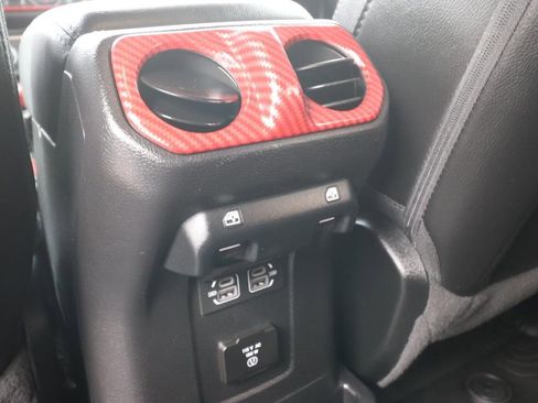 Used 2021 Jeep Wrangler Unlimited Sahara AWD/4WD image 12