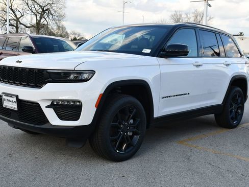 New 2025 Jeep Grand Cherokee Limited w/ Trailer Tow Package AWD/4WD image 3
