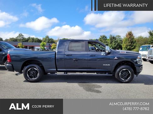 New 2026 RAM 2500 Laramie AWD/4WD image 11