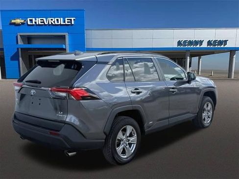 Used 2023 Toyota RAV4 LE AWD/4WD image 5