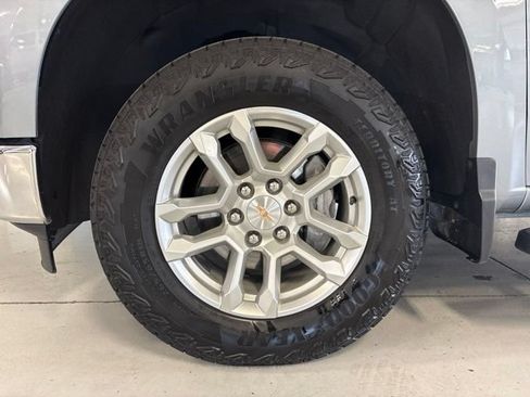 Used 2025 Chevrolet Silverado 1500 LT AWD/4WD image 9