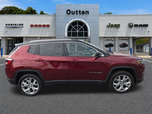 Certified 2022 Jeep Compass Limited AWD/4WD image 2