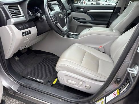 Used 2018 Toyota Highlander XLE image 9