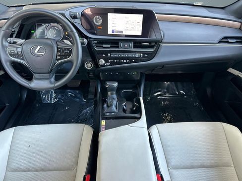 Certified 2023 Lexus ES 300h w/ Premium Package FWD image 17