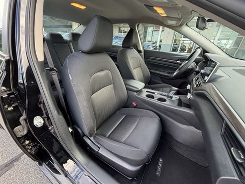 Used 2025 Nissan Altima 2.5 SV FWD image 37