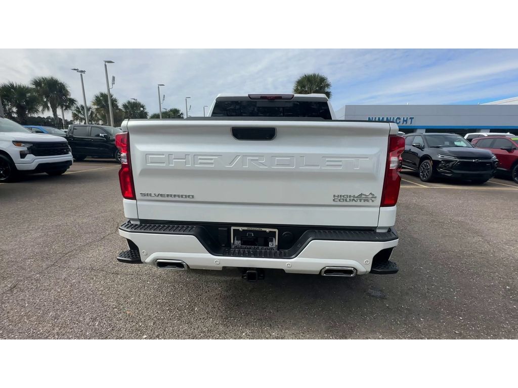 Used 2025 Chevrolet Silverado 1500 High Country AWD/4WD image 3