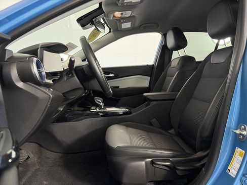 Used 2025 Chevrolet Trax LT w/ LT Convenience Package FWD image 6