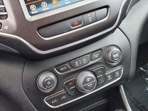 Used 2022 Jeep Cherokee Trailhawk w/ Trailer Tow Group image 18