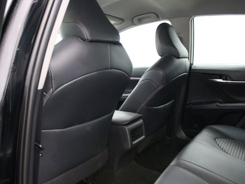 Used 2019 Toyota Camry SE image 14