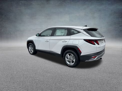 Used 2025 Hyundai Tucson SE image 16