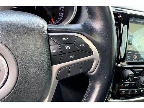Used 2022 Jeep Grand Cherokee Laredo X AWD/4WD image 21