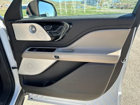 Used 2020 Lincoln Aviator Reserve w/ Equipment Group 202A AWD/4WD image 32