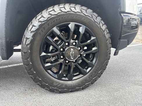 Used 2025 Chevrolet Silverado 2500 LTZ w/ Trail Boss Package AWD/4WD image 13