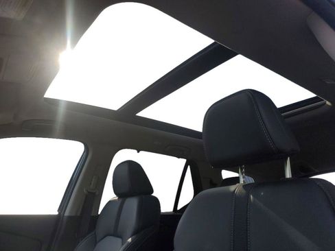 Certified 2025 Honda Pilot Touring image 10