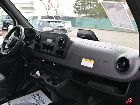 Used 2025 Mercedes-Benz Sprinter 2500 image 24