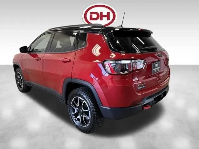 Used 2025 Jeep Compass Trailhawk w/ Trailhawk Convenience Group AWD/4WD image 9