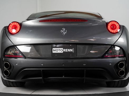 Used 2014 Ferrari California RWD image 24