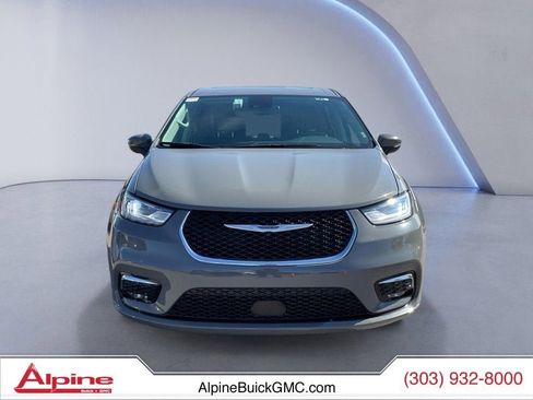 Used 2023 Chrysler Pacifica Touring-L FWD image 8