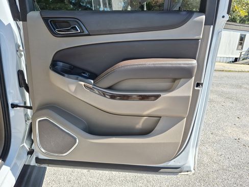 Used 2019 Chevrolet Suburban LT image 32