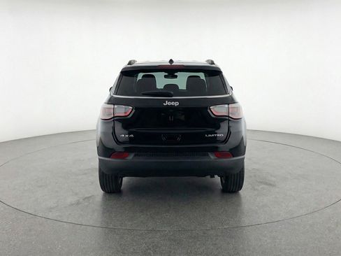 Used 2025 Jeep Compass Latitude AWD/4WD image 7