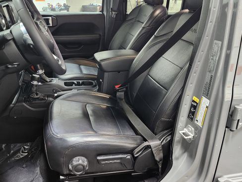 Used 2023 Jeep Wrangler Sahara image 26