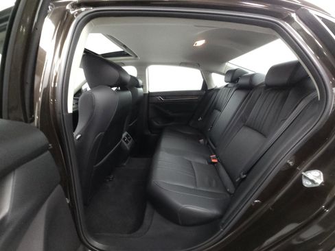Used 2018 Honda Accord Touring image 5
