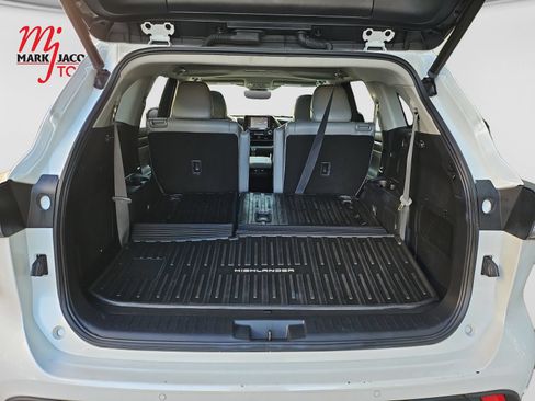 Used 2022 Toyota Highlander Limited FWD image 19