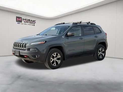 Used 2015 Jeep Cherokee Trailhawk AWD/4WD image 4
