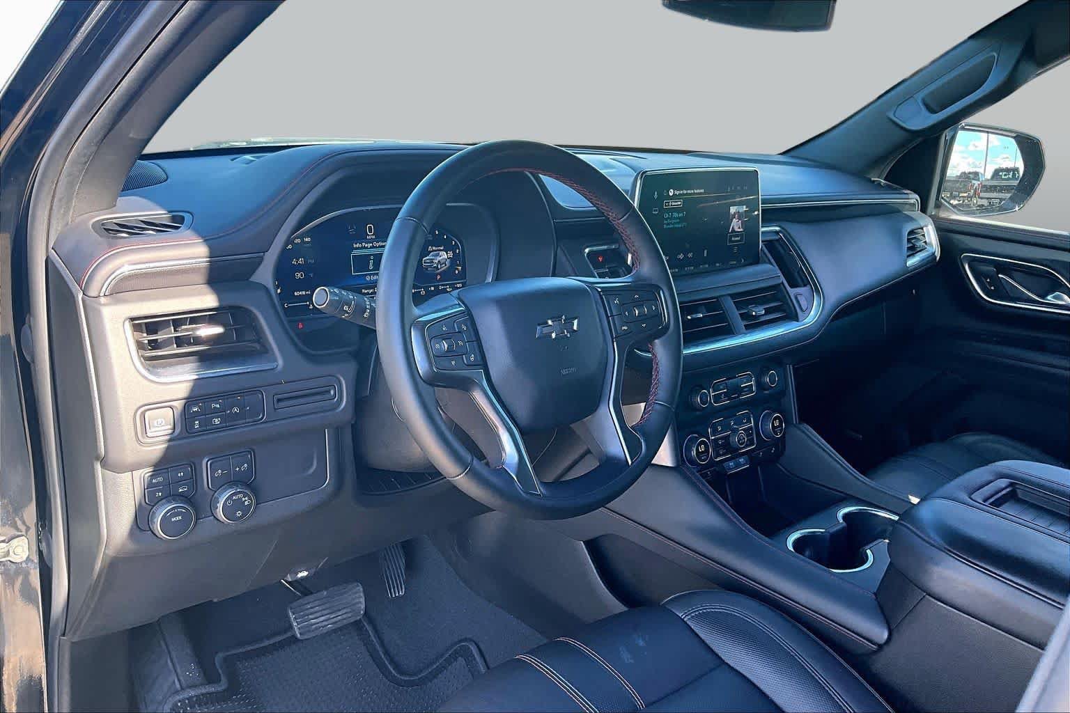 Used 2023 Chevrolet Suburban RST w/ Luxury Package AWD/4WD image 18