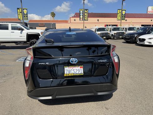 Used 2016 Toyota Prius Four Touring FWD image 4